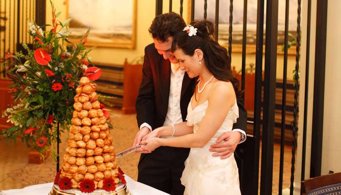 Wedding Photograph of bride and groom cutting cake at Heythrop Park, Oxfordshire