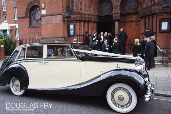 Wedding car photographed in front of Synagogue