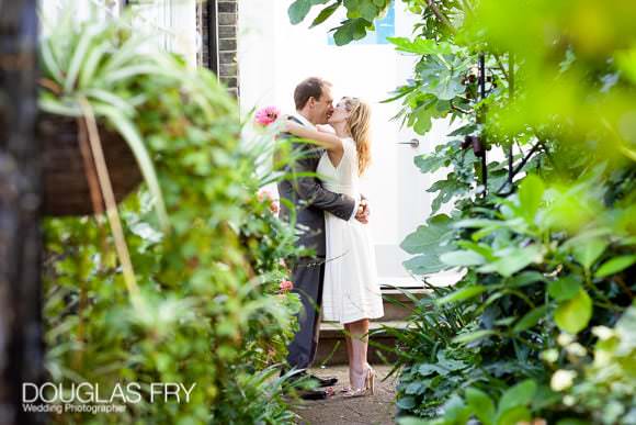 Chelsea wedding street photograph of couple kissing