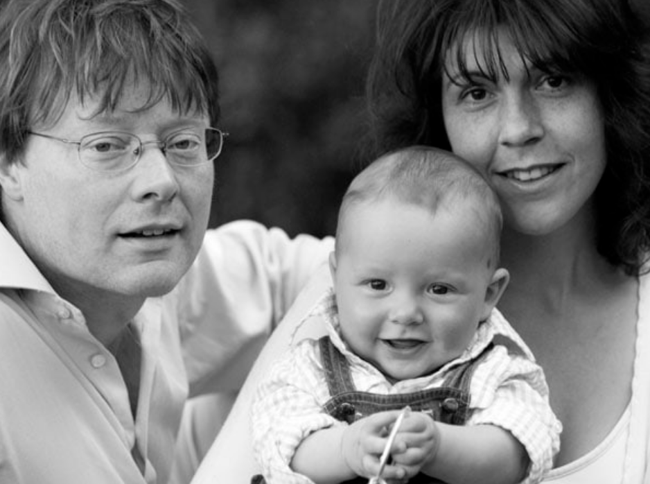 Family with new baby photographed in park