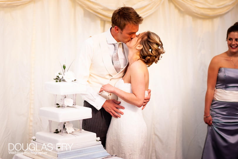 cake cutting and kiss photography