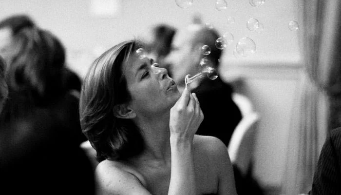 blowing bubbles Wedding Photographer at the Institute of Directors IoD for Delphine and Nicolas 2