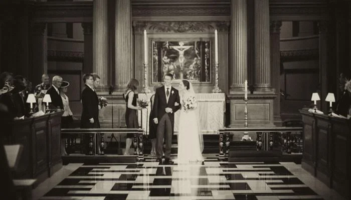 bride and groom in st brides church 2 Recent Weddings Photographed at St Brides Church & The Honourable Society Inner Temple, London 2