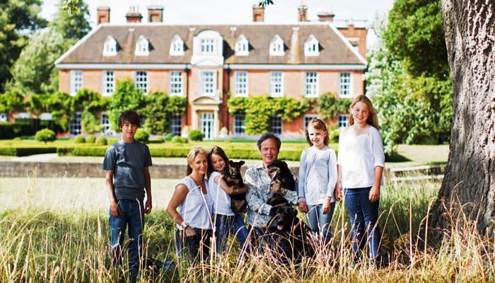 Family Portrait Photographer - Family outside House