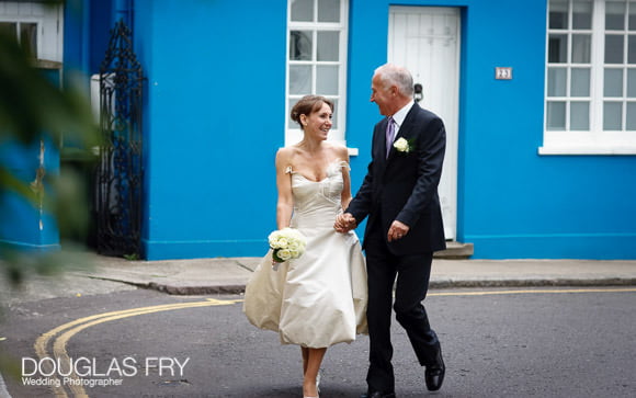 Chelsea streets couple photographed after wedding