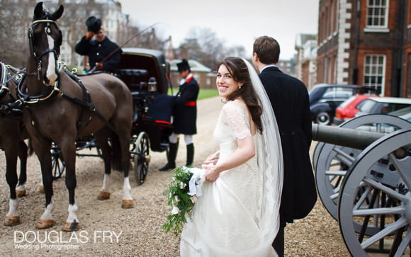 Chelsea Pensioners wedding photograph with horse and carriage in front of wren chapel