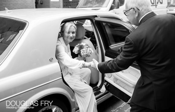 Wedding in Chelsea and Nottinghill - arriving by car at Chelsea Register office
