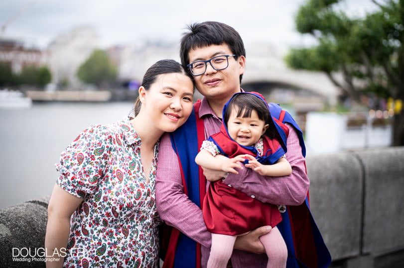 Family photographer on London's Southbank